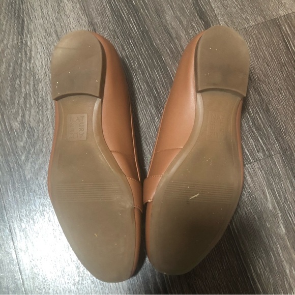 Naturalizer Tan Brown Loafer Flats with Gold Buckle, Size 7.5 M - Picture 4 of 6